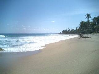 Thew house is right on Sandy Beach!