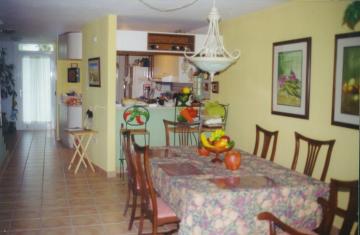 Dining Area (towards Kitchen)